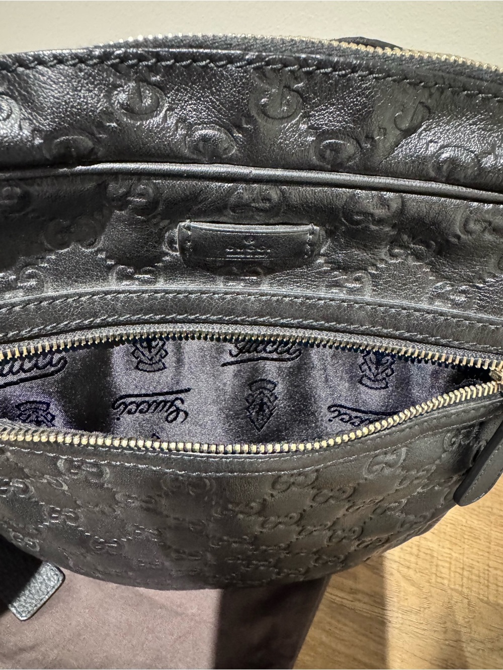 Gucci Black Embossed Leather Messenger Bag with Gold Hardware - Picture 7 of 10